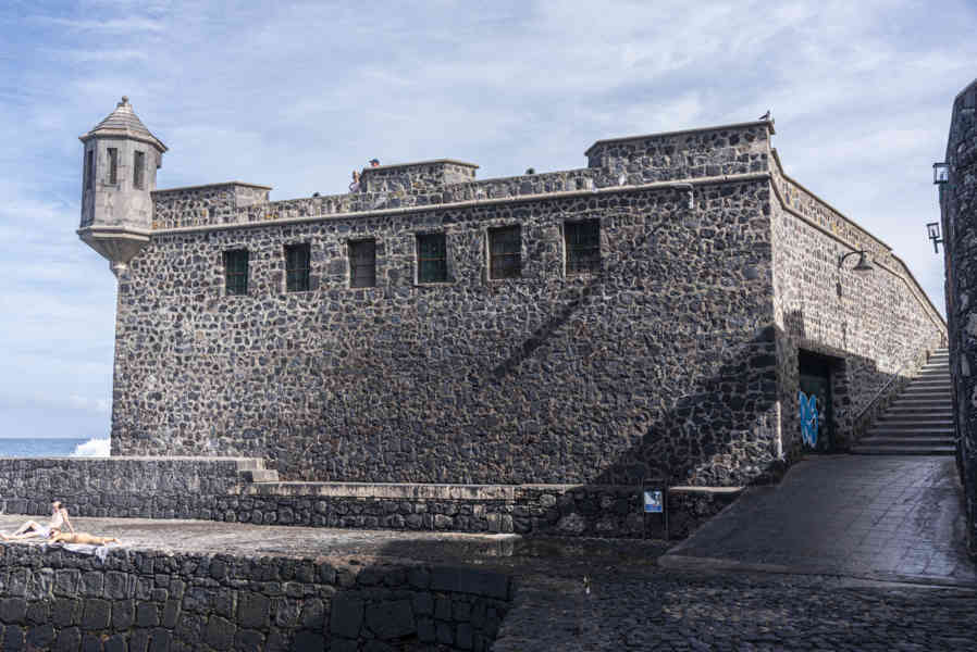 Tenerife 171 - Puerto de la Cruz - bateria de Santa Bárbara.jpg
